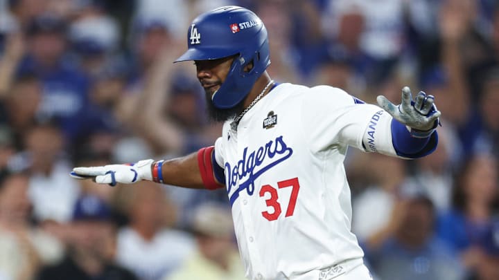 Teoscar Hernández regresa a los Dodgers por tres temporadas 
