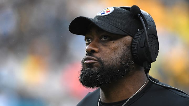 Oct 29, 2023; Pittsburgh, Pennsylvania, USA; Pittsburgh Steelers head coach Mike Tomlin looks up at