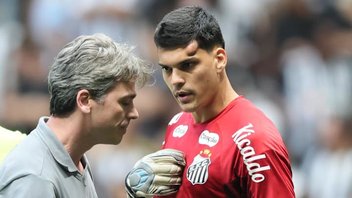 Gabriel Brazão sofreu uma forte pancada na cabeça Gabriel Brazão sofreu uma forte pancada na cabeça