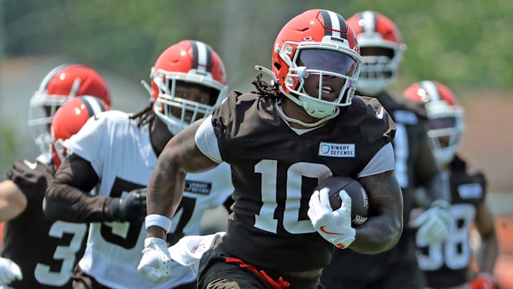 Cleveland Browns running back Quinshon Judkins (10) runs for yards during practice at NFL minicamp, Wednesday, June 11, 2025, in Berea, Ohio.