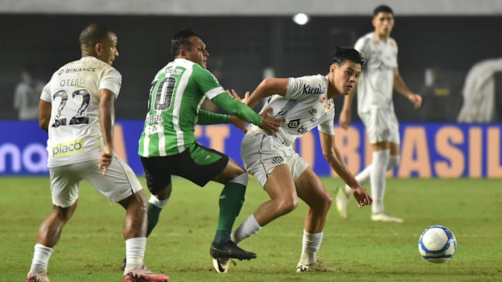 O Santos tenta confirmar o acesso à Série A diante do Coritiba