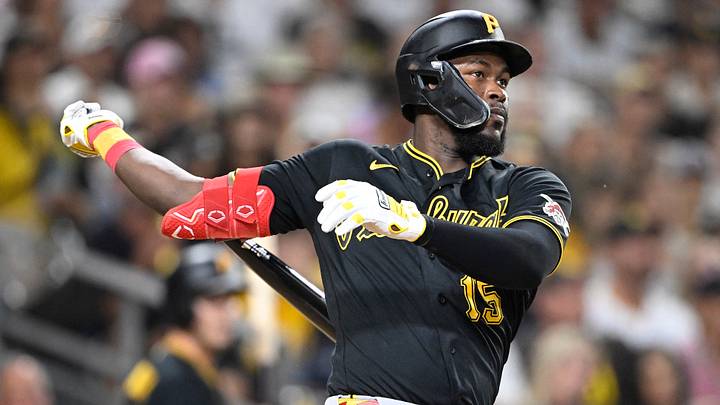 Aug 25, 2026; San Diego, California, USA; Pittsburgh Pirates center fielder Oneil Cruz (15) hits a solo home run during the ninth inning against the San Diego Padres at Petco Park. Mandatory Credit: Denis Poroy-Imagn Images Aug 25, 2026; San Diego, California, USA; Pittsburgh Pirates center fielder Oneil Cruz (15) hits a solo home run during the ninth inning against the San Diego Padres at Petco Park. Mandatory Credit: Denis Poroy-Imagn Images