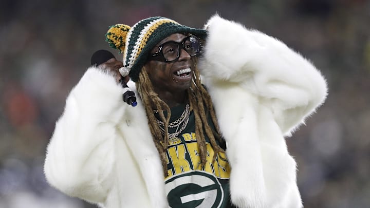 Lil Wayne addresses the crowd in Green Bay, WI