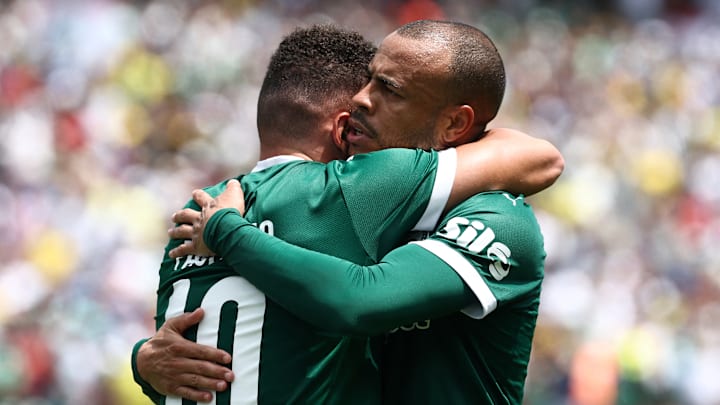 Mayke perdeu espaço e atualmente é reserva no time de Abel Ferreira