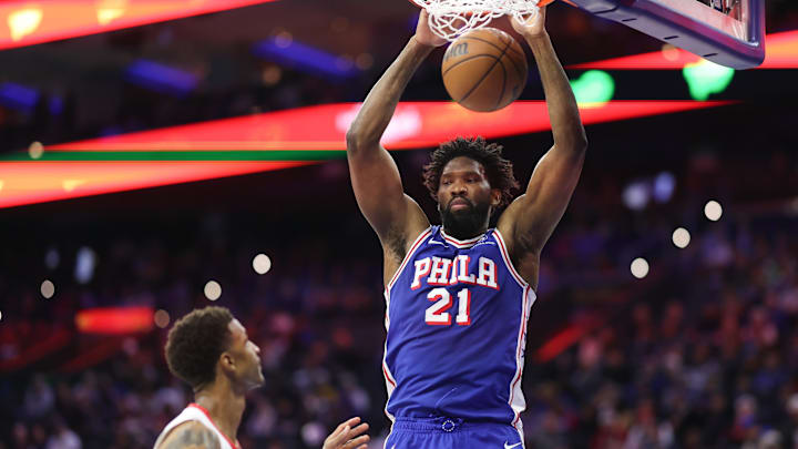 Jan 22, 2026; Philadelphia, Pennsylvania, USA; Philadelphia 76ers center Joel Embiid (21) dunks the ball in front of Houston Rockets forward Jabari Smith Jr. (10) during the first quarter at Xfinity Mobile Arena. Mandatory Credit: Bill Streicher-Imagn Images Jan 22, 2026; Philadelphia, Pennsylvania, USA; Philadelphia 76ers center Joel Embiid (21) dunks the ball in front of Houston Rockets forward Jabari Smith Jr. (10) during the first quarter at Xfinity Mobile Arena. Mandatory Credit: Bill Streicher-Imagn Images