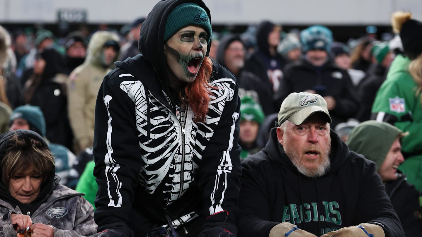 Cowboys legend trolls Eagles in wild poncho rant after Black Friday collapse