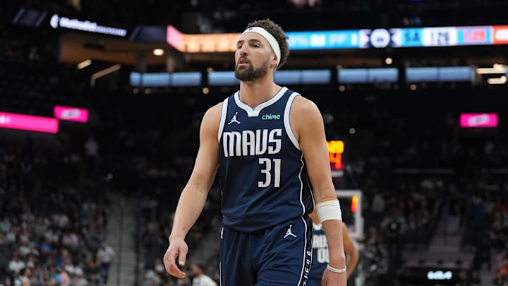 Mar 12, 2025; San Antonio, Texas, USA; Dallas Mavericks guard Klay Thompson (31) walks up the court in the second half against the San Antonio Spurs at Frost Bank Center. Mandatory Credit: Daniel Dunn-Imagn Images Mar 12, 2025; San Antonio, Texas, USA; Dallas Mavericks guard Klay Thompson (31) walks up the court in the second half against the San Antonio Spurs at Frost Bank Center. Mandatory Credit: Daniel Dunn-Imagn Images