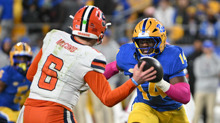 Pittsburgh Panthers defensive lineman Chief Borders (14)