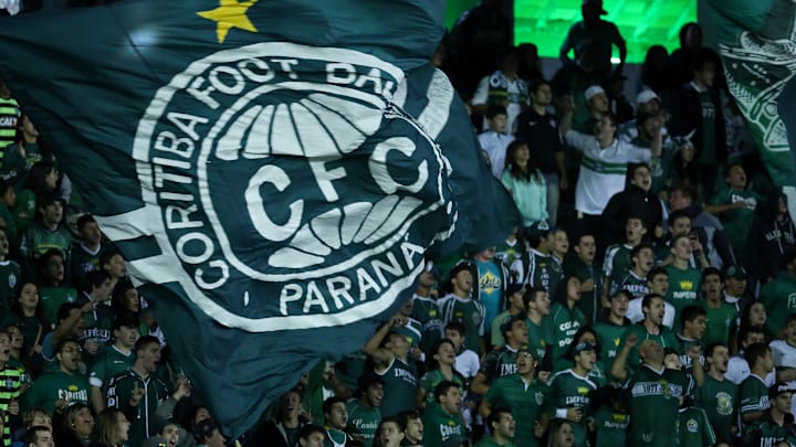 Coritiba enfrenta o Maringá na briga pelo título paranaense