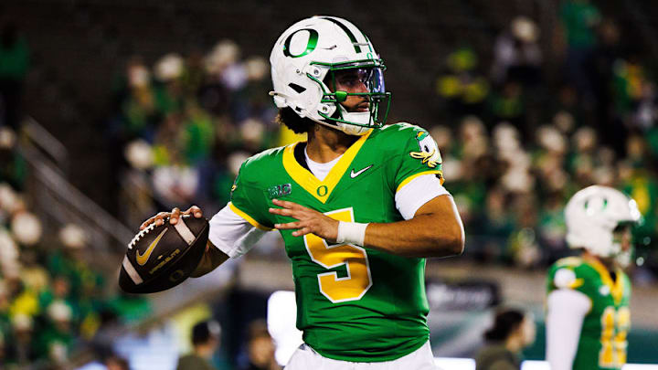 oregon ducks quarterback dante moore uniform combination helmet nike nil phil knight autzen stadium dan lanning big ten best uniforms oregon ducks quarterback dante moore uniform combination helmet nike nil phil knight autzen stadium dan lanning big ten best uniforms