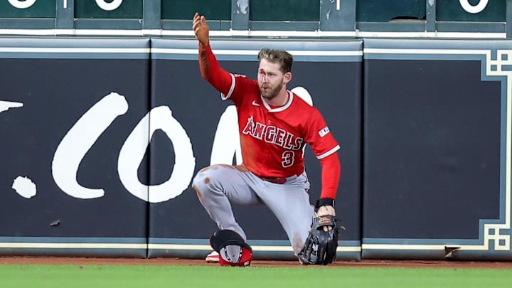 Aug 31, 2025; Houston, Texas, USA; Los Angeles Angels left fielder Taylor Ward (3) calls for the trainer after sustaining an injury while attempting to field a ball hit by Houston Astros second baseman Ramon Urias (29, not shown) during the eighth inning at Daikin Park. Mandatory Credit: Erik Williams-Imagn Images Aug 31, 2025; Houston, Texas, USA; Los Angeles Angels left fielder Taylor Ward (3) calls for the trainer after sustaining an injury while attempting to field a ball hit by Houston Astros second baseman Ramon Urias (29, not shown) during the eighth inning at Daikin Park. Mandatory Credit: Erik Williams-Imagn Images