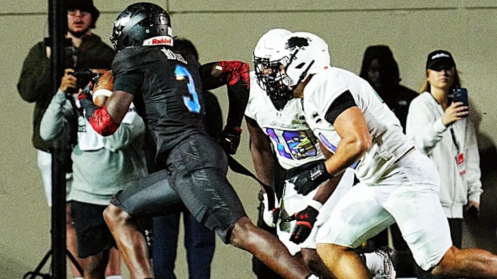Team Roses' Easton Royal (3) runs into the end zone for a touchdown during the Under Armour All-America Game Saturday, Jan. 3, 2026 at Spec Martin Stadium in DeLand.