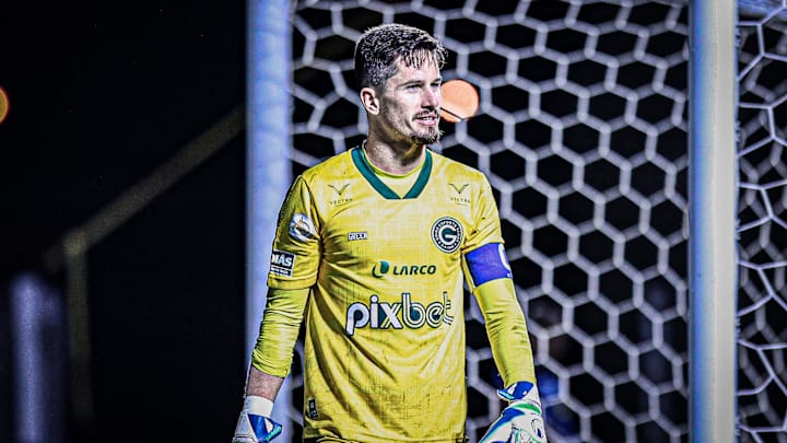 Tadeu fez defesas importantes no empate sem gols entre Atlético-GO e Goiás