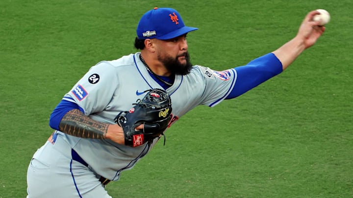Oct 20, 2024; Los Angeles, California, USA; New York Mets pitcher Sean Manaea (59) pitches during the second inning against the Los Angeles Dodgers during game six of the NLCS for the 2024 MLB playoffs at Dodger Stadium. Mandatory Credit: Kiyoshi Mio-Imagn Images Oct 20, 2024; Los Angeles, California, USA; New York Mets pitcher Sean Manaea (59) pitches during the second inning against the Los Angeles Dodgers during game six of the NLCS for the 2024 MLB playoffs at Dodger Stadium. Mandatory Credit: Kiyoshi Mio-Imagn Images