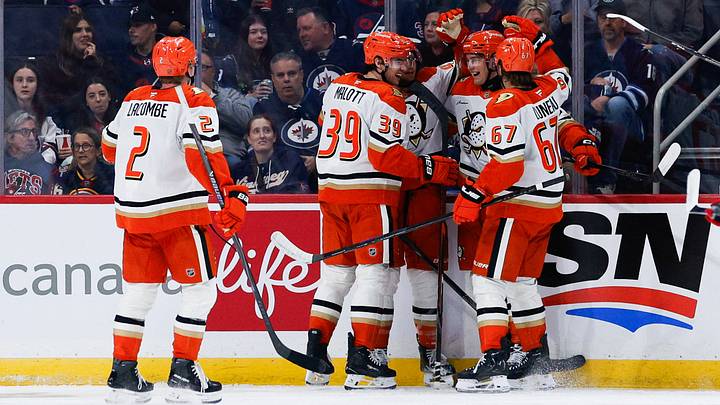 Oct 9, 2026; Winnipeg, Manitoba, CAN; Anaheim Ducks forward Tim Washe (42) is congratulated by teammates on his goal against the Winnipeg Jets during the second period at Canada Life Centre. Mandatory Credit: Terrence Lee-Imagn Images Oct 9, 2026; Winnipeg, Manitoba, CAN; Anaheim Ducks forward Tim Washe (42) is congratulated by teammates on his goal against the Winnipeg Jets during the second period at Canada Life Centre. Mandatory Credit: Terrence Lee-Imagn Images