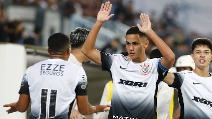 O volante Bahia é o capitão do Corinthians na Copinha