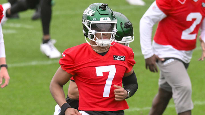NY Jets quarterback Justin Fields
