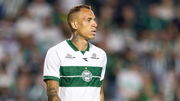 Breno Lopes abriu o placar no Couto Pereira