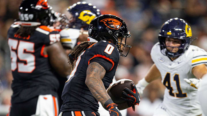 Oregon State's Anthony Hankerson, center, runs the ball during an NCAA football game against California at Reser Stadium on Saturday, Aug. 30, 2025, in Corvallis, Ore.