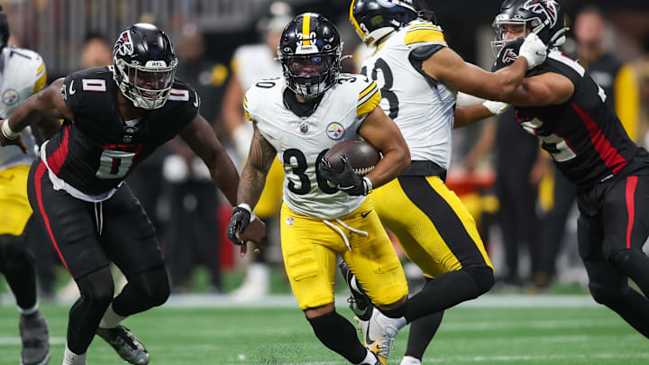 Sep 8, 2024; Atlanta, Georgia, USA; Pittsburgh Steelers running back Jaylen Warren (30) runs the ball against the Atlanta Falcons in the fourth quarter at Mercedes-Benz Stadium. Mandatory Credit: Brett Davis-Imagn Images