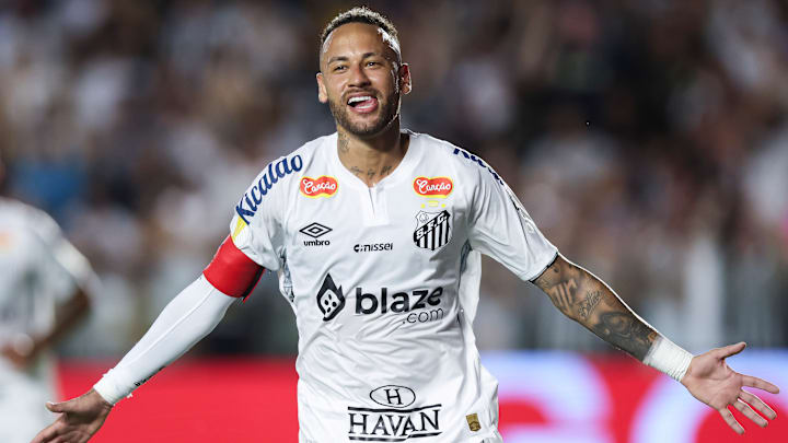 Neymar está melhorando aspecto físico nos jogos recentes do Santos