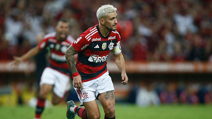 Arrascaeta marcou, de pênalti, o gol do Flamengo na partida