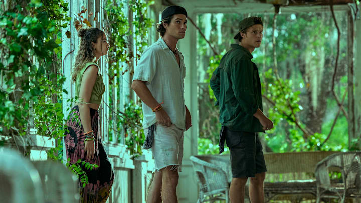 Outer Banks. (L to R) Madison Bailey as Kiara, Chase Stokes as John B, Rudy Pankow as JJ in episode 402 of Outer Banks. Cr. Jackson Lee Davis/Netflix © 2024