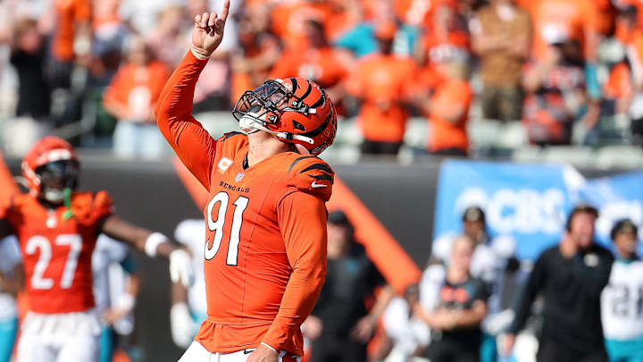Sep 14, 2025; Cincinnati, Ohio, USA; Cincinnati Bengals defensive end Trey Hendrickson (91) celebrates his sack during the fourth quarter against the Jacksonville Jaguars at Paycor Stadium. Mandatory Credit: Joseph Maiorana-Imagn Images Sep 14, 2025; Cincinnati, Ohio, USA; Cincinnati Bengals defensive end Trey Hendrickson (91) celebrates his sack during the fourth quarter against the Jacksonville Jaguars at Paycor Stadium. Mandatory Credit: Joseph Maiorana-Imagn Images