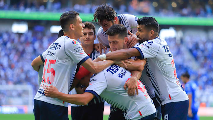 Héctor Moreno, Stefan Medina, Maxi Meza, Rodrigo Aguirre y Rodolfo Pizarro celebran el gol marcado por Germán Berterame.