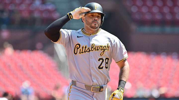 Aug 28, 2025; St. Louis, Missouri, USA;  Pittsburgh Pirates left fielder Tommy Pham (28) salutes teammates in the dugout after hitting a solo home run against the St. Louis Cardinals during the first inning at Busch Stadium. Mandatory Credit: Tim Vizer-Imagn Images