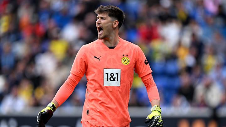 Gregor Kobel könnte dem BVB am Samstag fehlen.