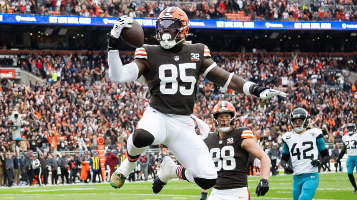 Dec 10, 2023; Cleveland, Ohio, USA; Cleveland Browns tight end David Njoku (85) scores a touchdown during the first quarter against the Jacksonville Jaguars at Cleveland Browns Stadium. Mandatory Credit: Ken Blaze-USA TODAY Sports