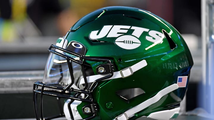 Aug 12, 2022; Philadelphia, Pennsylvania, USA; New York Jets helmet on the sidelines against the Philadelphia Eagles at Lincoln Financial Field. Mandatory Credit: Eric Hartline-Imagn Images Aug 12, 2022; Philadelphia, Pennsylvania, USA; New York Jets helmet on the sidelines against the Philadelphia Eagles at Lincoln Financial Field. Mandatory Credit: Eric Hartline-Imagn Images