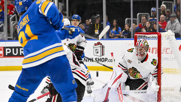 Dec 12, 2025; St. Louis, Missouri, USA; Chicago Blackhawks goaltender Spencer Knight (30) defends the net against St. Louis Blues left wing Dylan Holloway (81) during the second period at Enterprise Center. Mandatory Credit: Jeff Curry-Imagn Images Dec 12, 2025; St. Louis, Missouri, USA; Chicago Blackhawks goaltender Spencer Knight (30) defends the net against St. Louis Blues left wing Dylan Holloway (81) during the second period at Enterprise Center. Mandatory Credit: Jeff Curry-Imagn Images