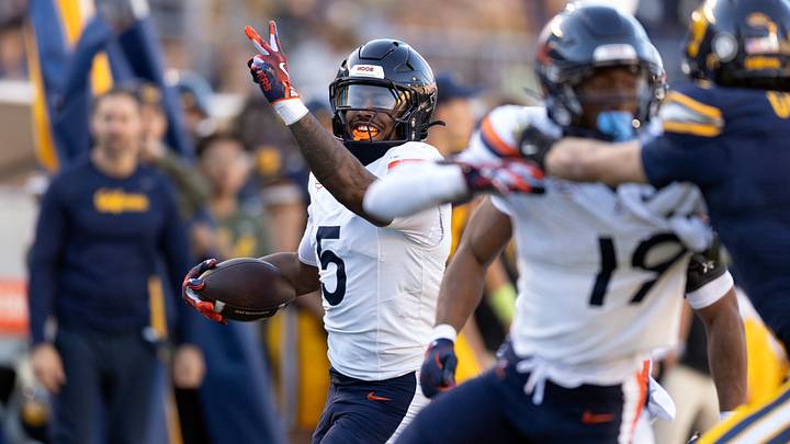 Nov 1, 2025; Berkeley, California, USA; Virginia Cavaliers linebacker Kam Robinson (5) runs back a California Golden Bears quarterback Jaron-Keawe Sagapolutele pass for a touchdown during the fourth quarter at California Memorial Stadium. Mandatory Credit: D. Ross Cameron-Imagn Images Nov 1, 2025; Berkeley, California, USA; Virginia Cavaliers linebacker Kam Robinson (5) runs back a California Golden Bears quarterback Jaron-Keawe Sagapolutele pass for a touchdown during the fourth quarter at California Memorial Stadium. Mandatory Credit: D. Ross Cameron-Imagn Images