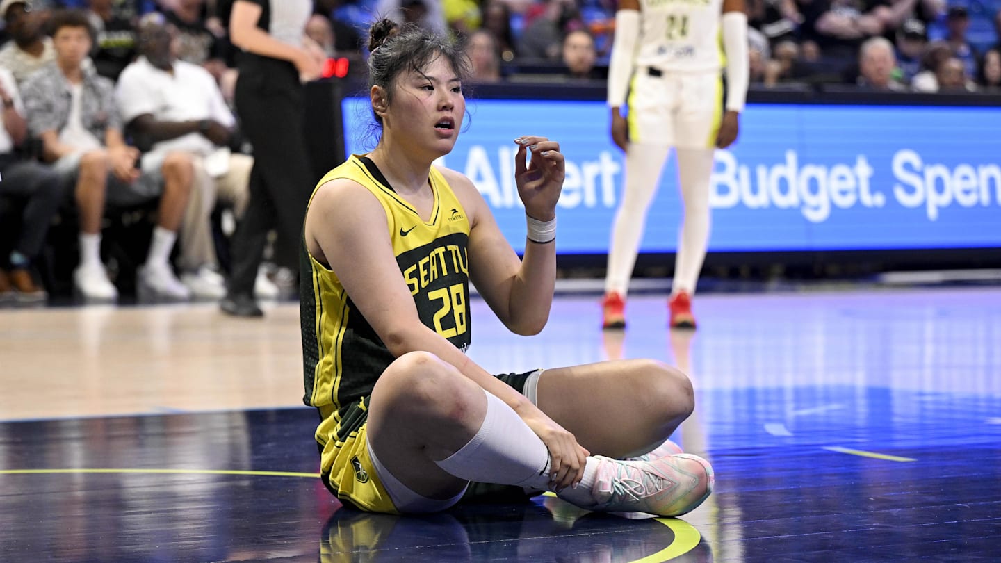 Dallas Wings Acquire Center Li Yueru in Trade