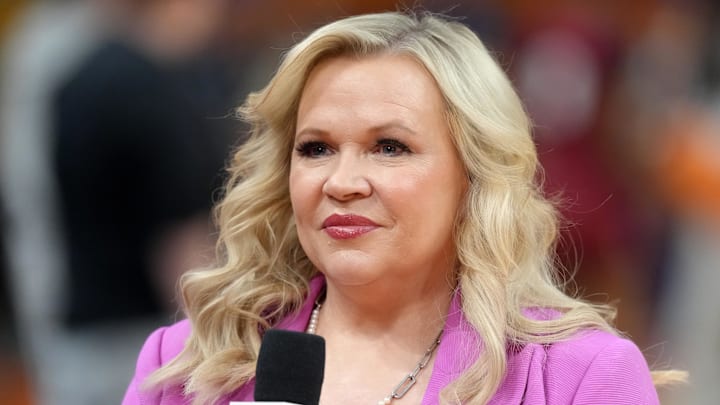 Apr 4, 2026; Phoenix, AZ, USA; ESPN reporter Holly Rowe during practice for the 2026 NCAA Women's Final Four at Mortgage Matchup Center. Mandatory Credit: Kirby Lee-Imagn Images Apr 4, 2026; Phoenix, AZ, USA; ESPN reporter Holly Rowe during practice for the 2026 NCAA Women's Final Four at Mortgage Matchup Center. Mandatory Credit: Kirby Lee-Imagn Images