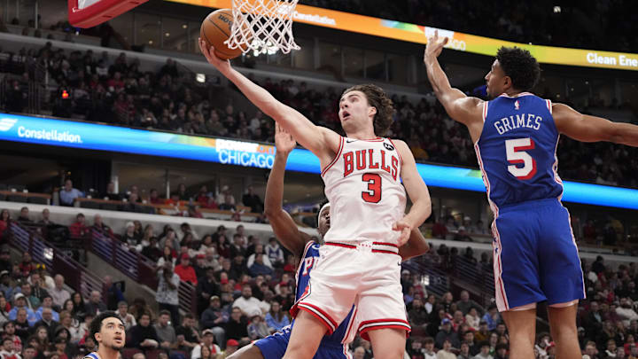 Dec 26, 2025; Chicago, Illinois, USA; Philadelphia 76ers guard Quentin Grimes (5) defends Chicago Bulls guard Josh Giddey (3) during the first half at United Center. Mandatory Credit: David Banks-Imagn Images