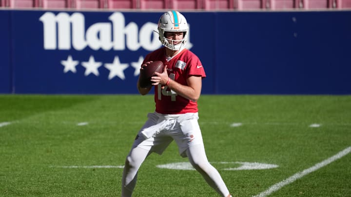 Miami Dolphins quarterback Quinn Ewers (14) throws the ball during practice at Estadio Riyadh Air Metropolitano. 