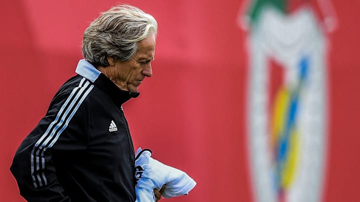 Com Flamengo de olho, Jorge Jesus enfrenta clássico importante em Portugal