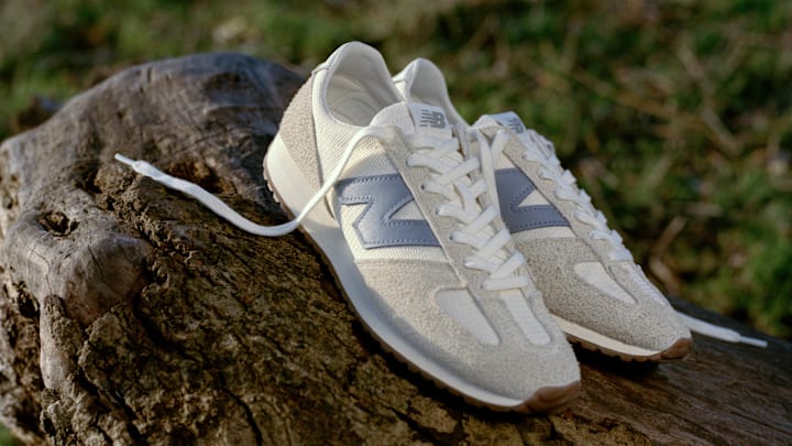 The New Balance 471 in the "Timberwolf with Angora and Dusk Shower" colorway. The New Balance 471 in the "Timberwolf with Angora and Dusk Shower" colorway.