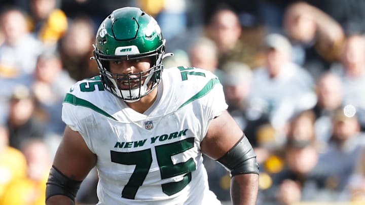 Oct 2, 2022; Pittsburgh, Pennsylvania, USA;  New York Jets guard Alijah Vera-Tucker (75) blocks at the line of scrimmage against the Pittsburgh Steelers during the fourth quarter at Acrisure Stadium. Mandatory Credit: Charles LeClaire-Imagn Images