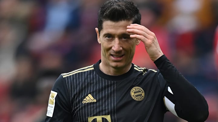 Robert Lewandowski n'aurait pas encore rencontré la direction du FC Barcelone. Robert Lewandowski n'aurait pas encore rencontré la direction du FC Barcelone.