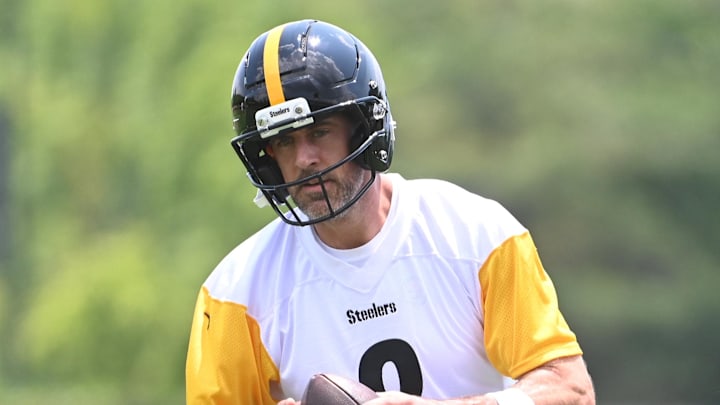 Roethlisberger doesn't believe Rodgers has much football left in him. 