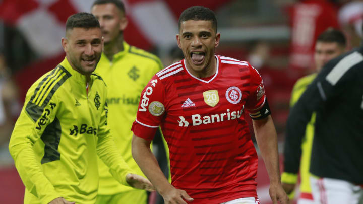 Com Taison à disposição, o Internacional enfrenta o Avaí pela quarta rodada do Campeonato Brasileiro. Com Taison à disposição, o Internacional enfrenta o Avaí pela quarta rodada do Campeonato Brasileiro.