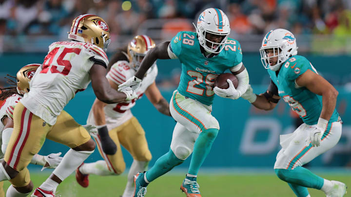 Miami Dolphins running back De'Von Achane (28) runs with the football against the San Francisco 49ers during the fourth quarter at Hard Rock Stadium.