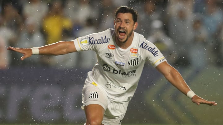 Giuliano pode retornar ao time titular alvinegro Giuliano pode retornar ao time titular alvinegro