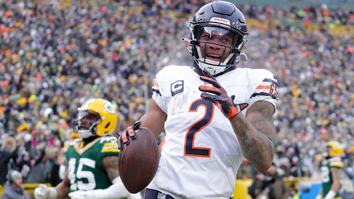 DJ Moore scores on the 32-yard TD pass from Caleb Williams to put the Bears up 21-13 in the fourth quarter.