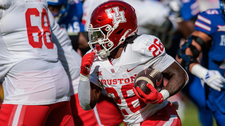 Oct 19, 2024; Kansas City, Missouri; Houston Cougars running back Re'Shaun Sanford II (26) runs the ball against the Kansas Jayhawks during the first quarter at GEHA Field at Arrowhead Stadium. Oct 19, 2024; Kansas City, Missouri; Houston Cougars running back Re'Shaun Sanford II (26) runs the ball against the Kansas Jayhawks during the first quarter at GEHA Field at Arrowhead Stadium.