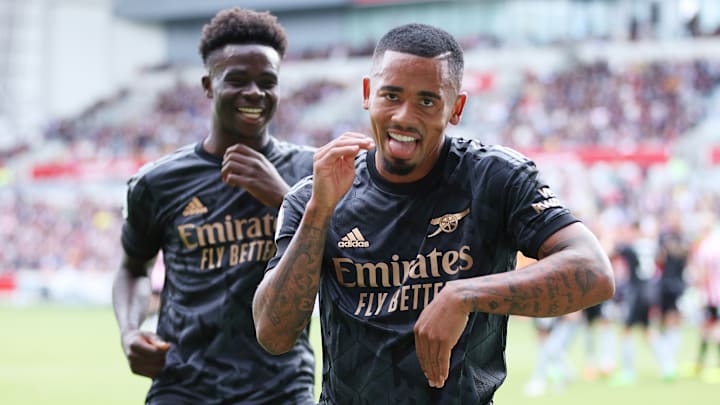 Gabriel Jesus marca, dança, e Arsenal vence o Brentford com tranquilidade na Premier League.